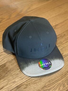 Air Jordan KHAKI Modern Heritage Snapback - Rare Khaki - Faded Bill - OG Sticker